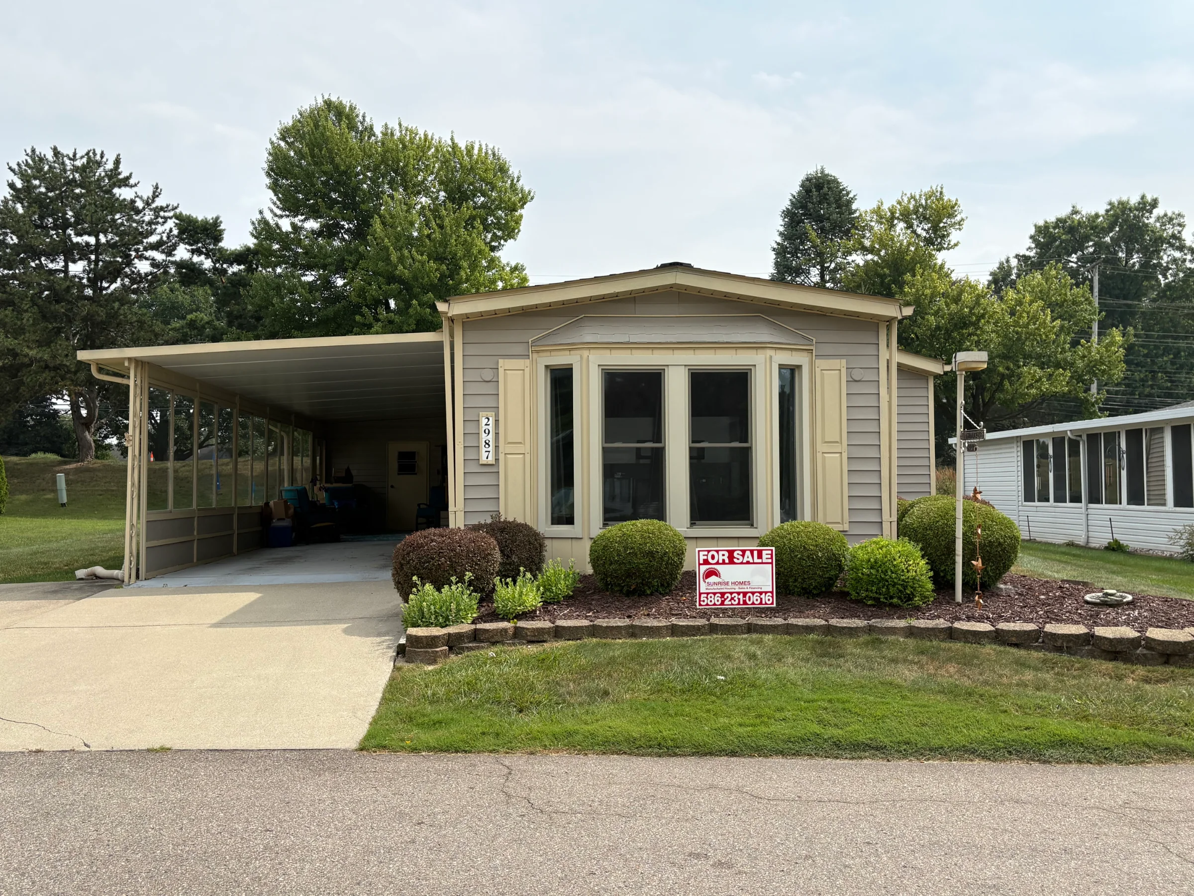 2987 Nightingale Street manufactured home in Avon on the Lake Senior Community, Rochester Hills, MI — photo 2