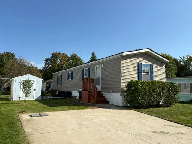 183 Flicker St manufactured home for sale in Avon on the Lake Senior Community, Rochester Hills, MI