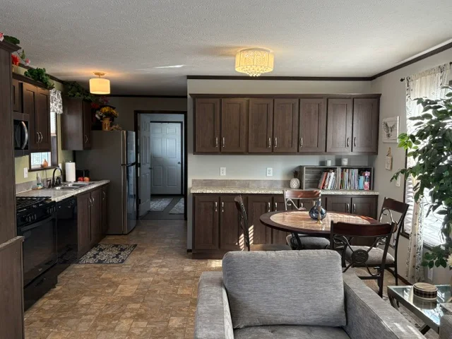 183 Flicker St manufactured home in Avon on the Lake Senior Community, Rochester Hills, MI — photo 14
