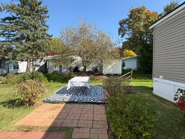 183 Flicker St manufactured home in Avon on the Lake Senior Community, Rochester Hills, MI — photo 4