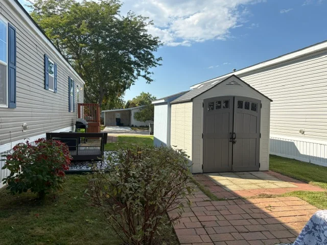 183 Flicker St manufactured home in Avon on the Lake Senior Community, Rochester Hills, MI — photo 5