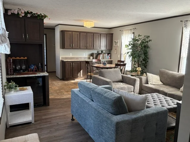 183 Flicker St manufactured home in Avon on the Lake Senior Community, Rochester Hills, MI — photo 8