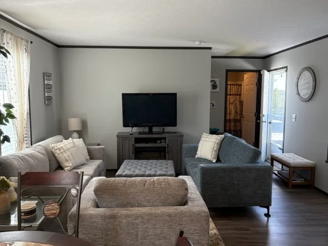183 Flicker St manufactured home in Avon on the Lake Senior Community, Rochester Hills, MI — photo 9