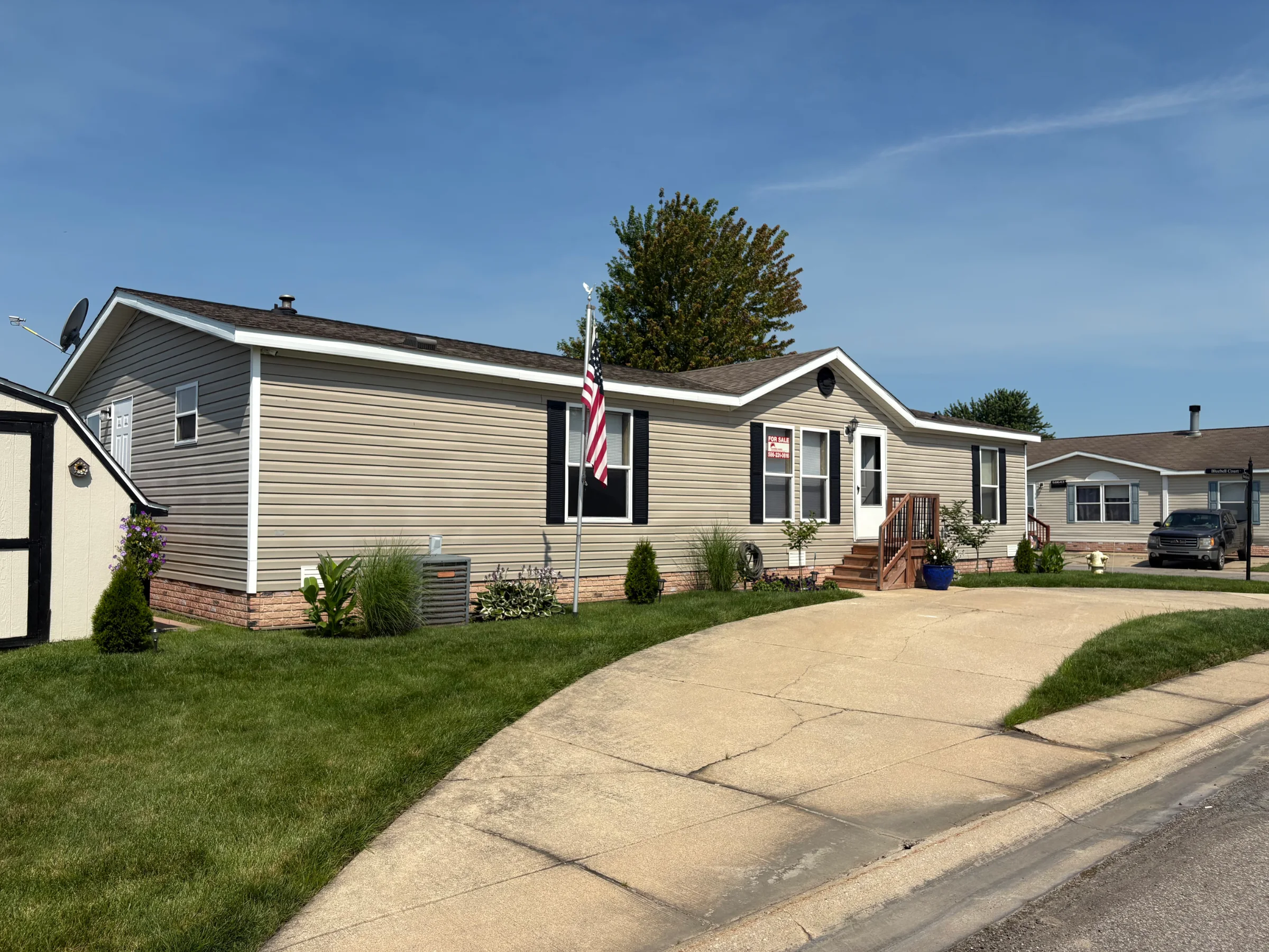 33424 Bluebell Court manufactured home in Meadow Creek, New Haven, MI — photo 2