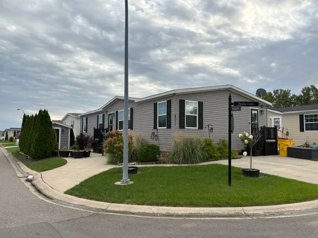 33062 Poplar Ct manufactured home in Meadow Creek, New Haven, MI — photo 1