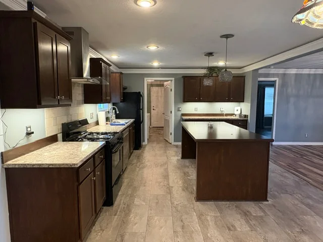 33062 Poplar Ct manufactured home in Meadow Creek, New Haven, MI — photo 8
