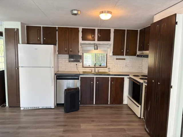 66 Bobolink St manufactured home in Avon on the Lake Senior Community, Rochester Hills, MI — photo 11