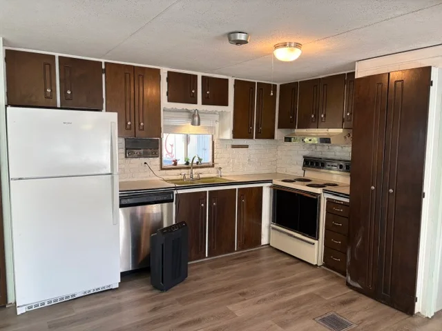 66 Bobolink St manufactured home in Avon on the Lake Senior Community, Rochester Hills, MI — photo 14