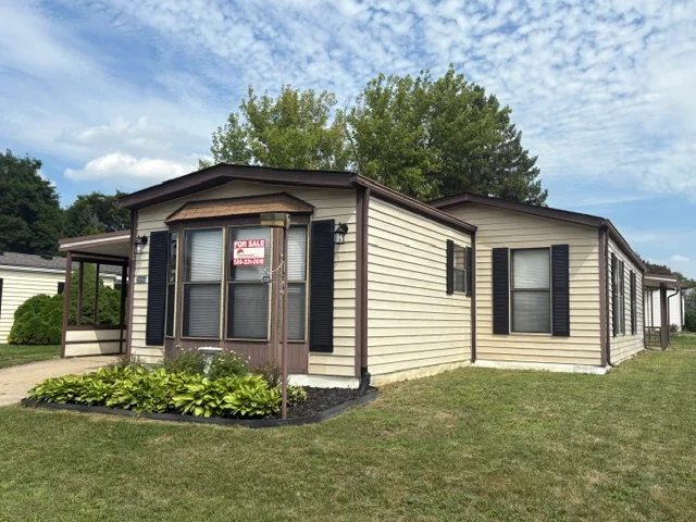 2969 Sandpiper St manufactured home in Avon on the Lake Senior Community, Rochester Hills, MI — photo 1