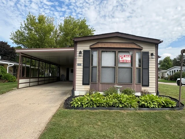2969 Sandpiper St manufactured home in Avon on the Lake Senior Community, Rochester Hills, MI — photo 2