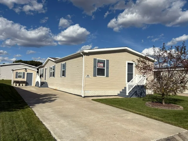 37413 Millstone Trail manufactured home for sale in Millstone Pond, Lenox, MI