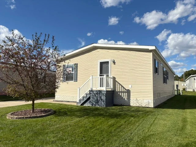 37413 Millstone Trail manufactured home in Millstone Pond, Lenox, MI — photo 2