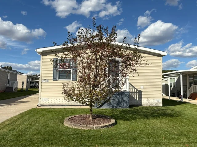 37413 Millstone Trail manufactured home in Millstone Pond, Lenox, MI — photo 3