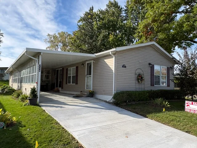 226 Toucan Street manufactured home for sale in Rochester Hills, MI