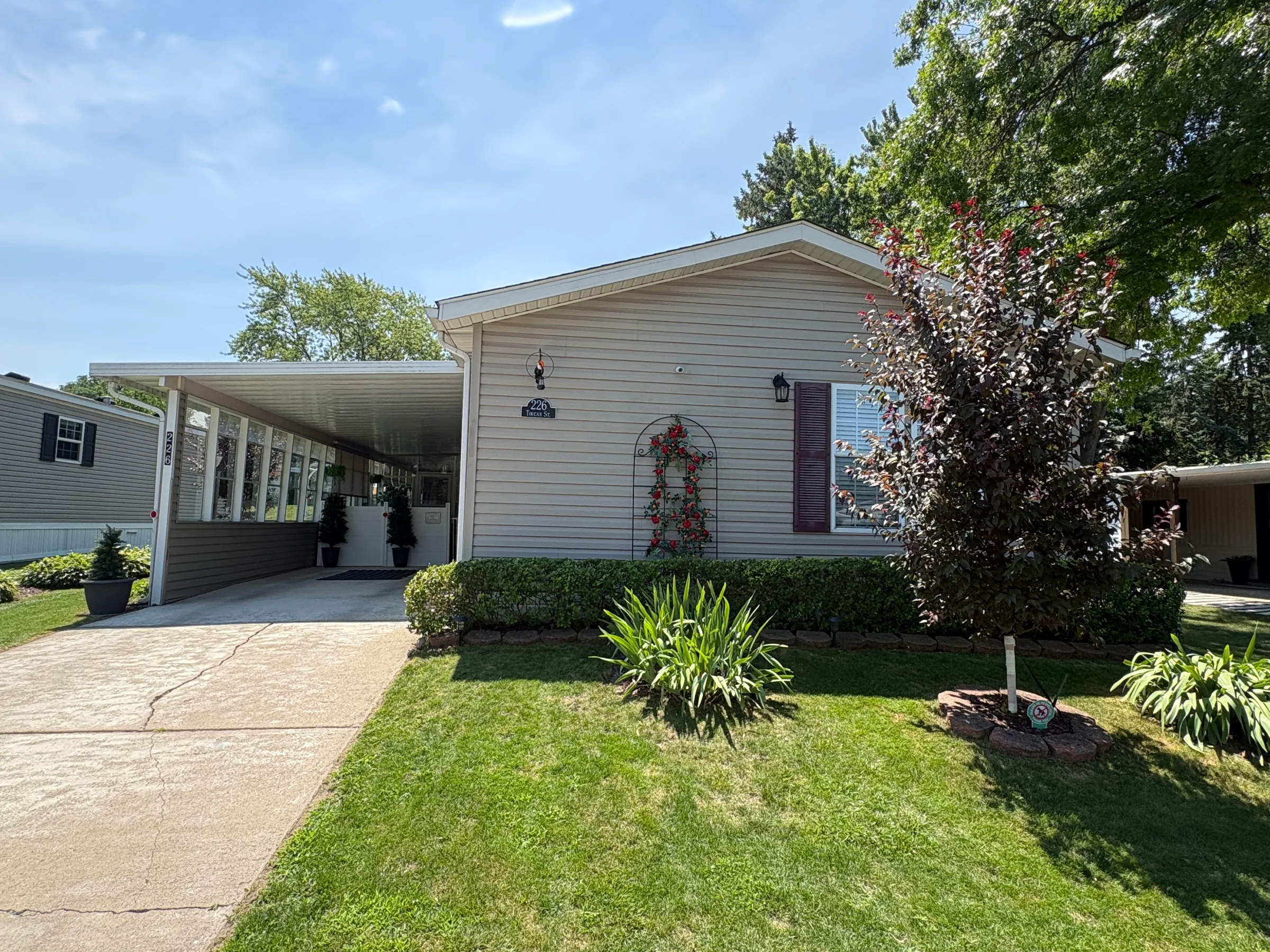 226 Toucan Street manufactured home in Avon on the Lake Senior Community, Rochester Hills, MI — photo 2