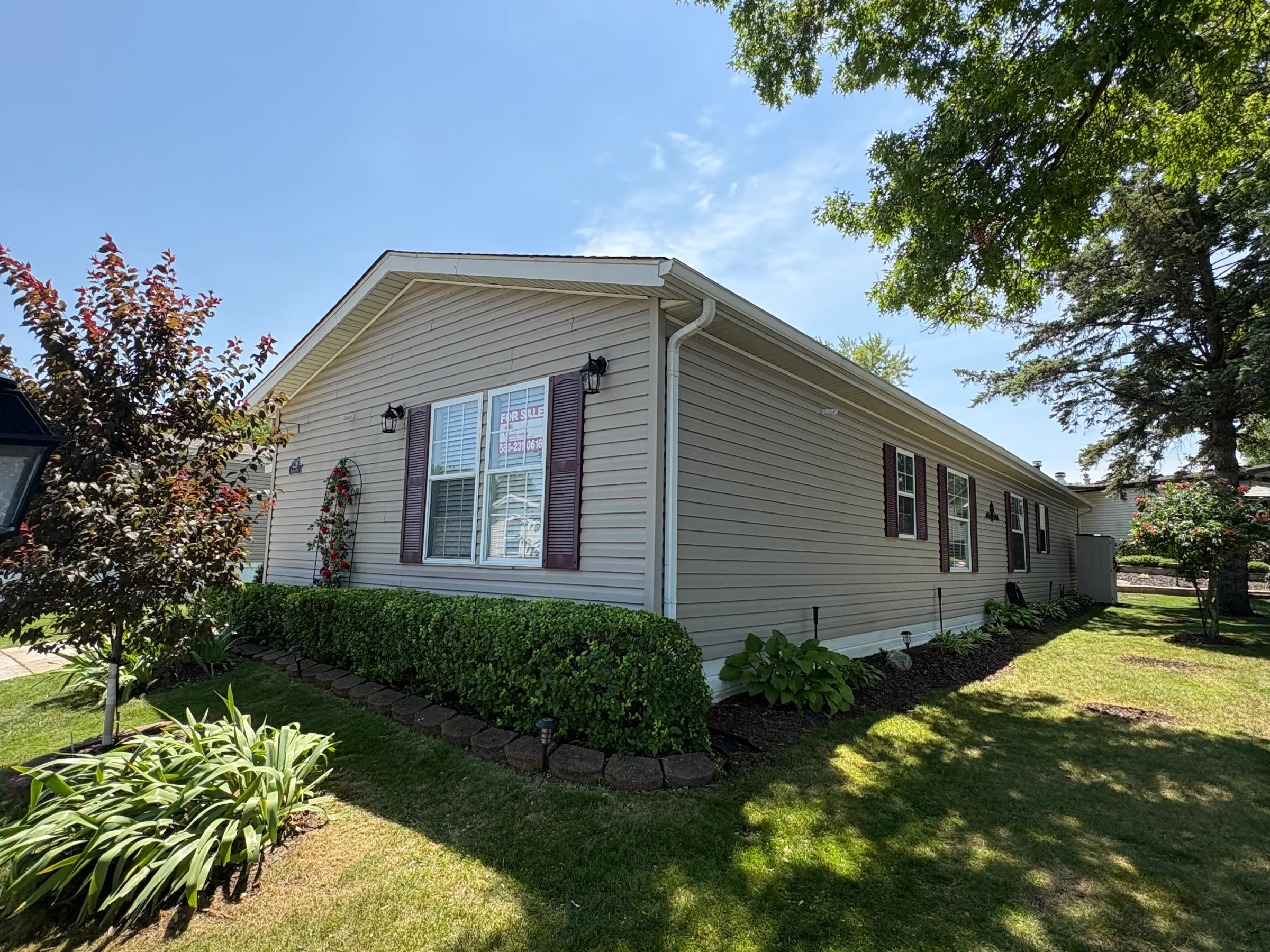 226 Toucan Street manufactured home in Avon on the Lake Senior Community, Rochester Hills, MI — photo 3