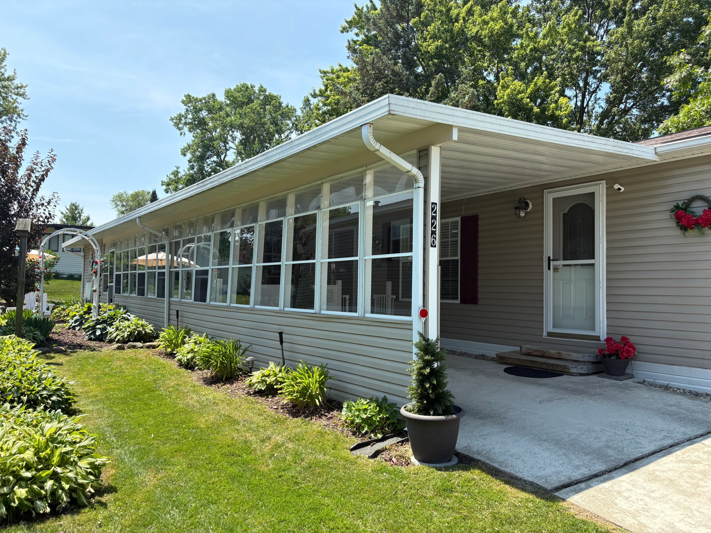 226 Toucan Street manufactured home in Avon on the Lake Senior Community, Rochester Hills, MI — photo 4