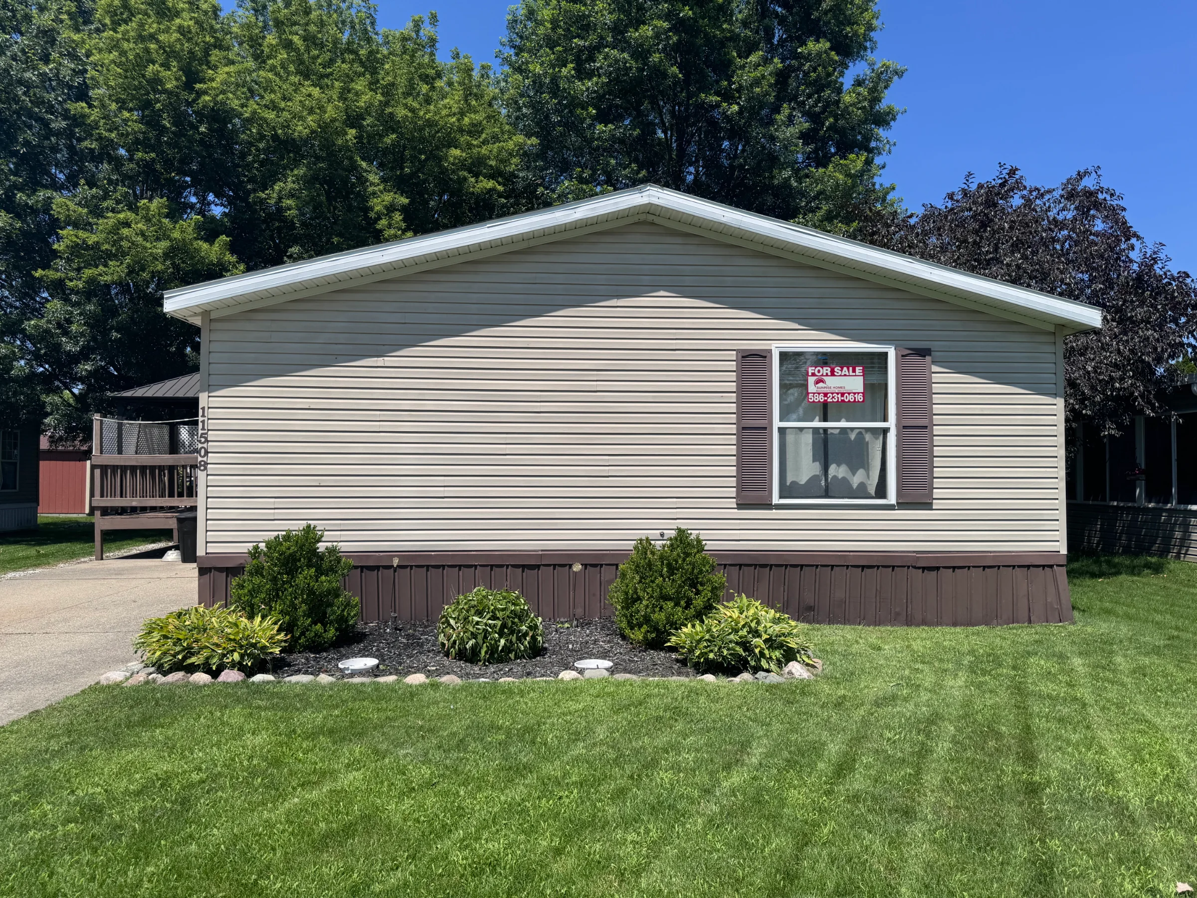11508 Richmond manufactured home in East Village Estates, Washington Township, MI