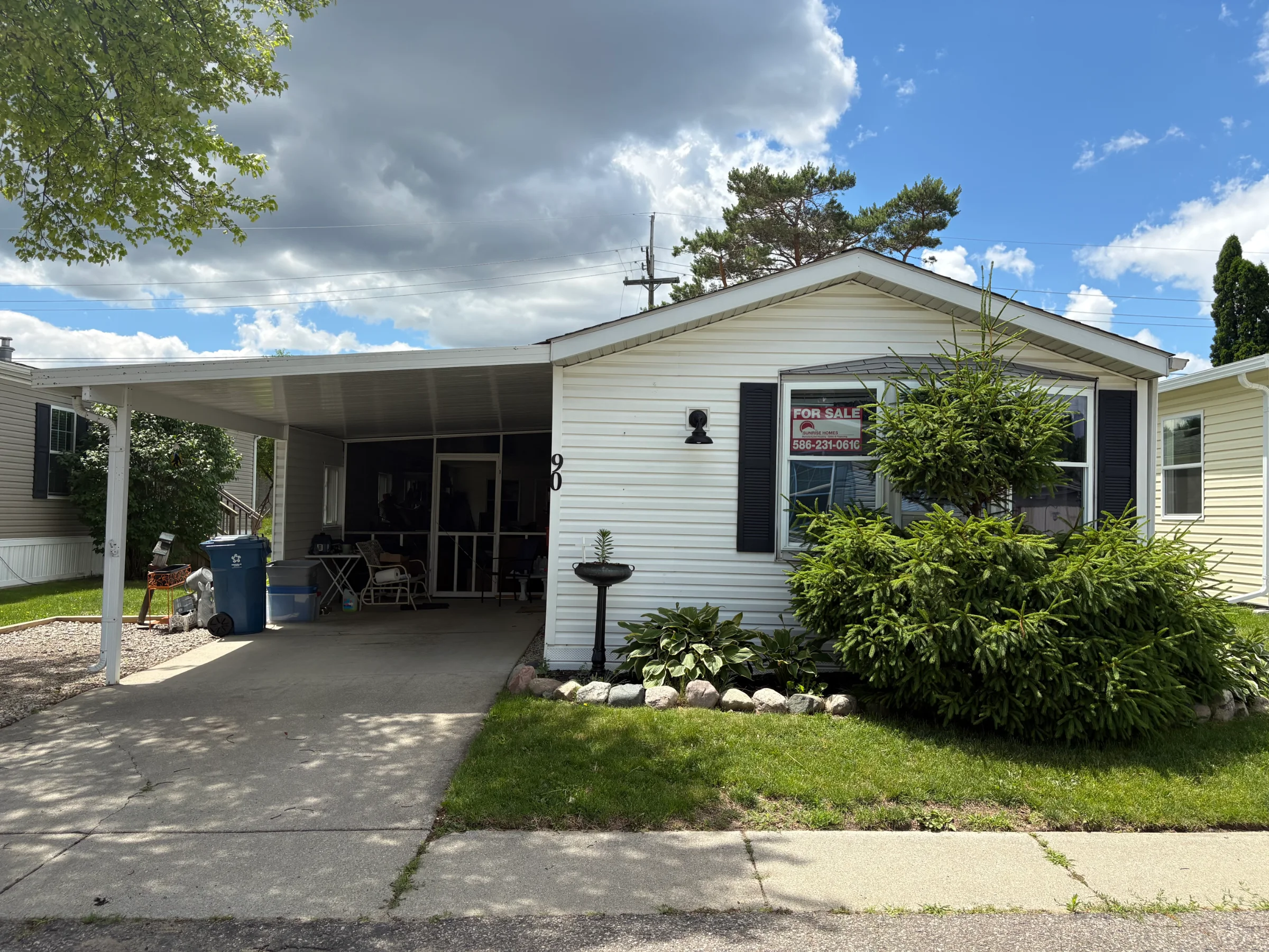 90 Bobolink Street manufactured home in Avon on the Lake Senior Community, Rochester Hills, MI