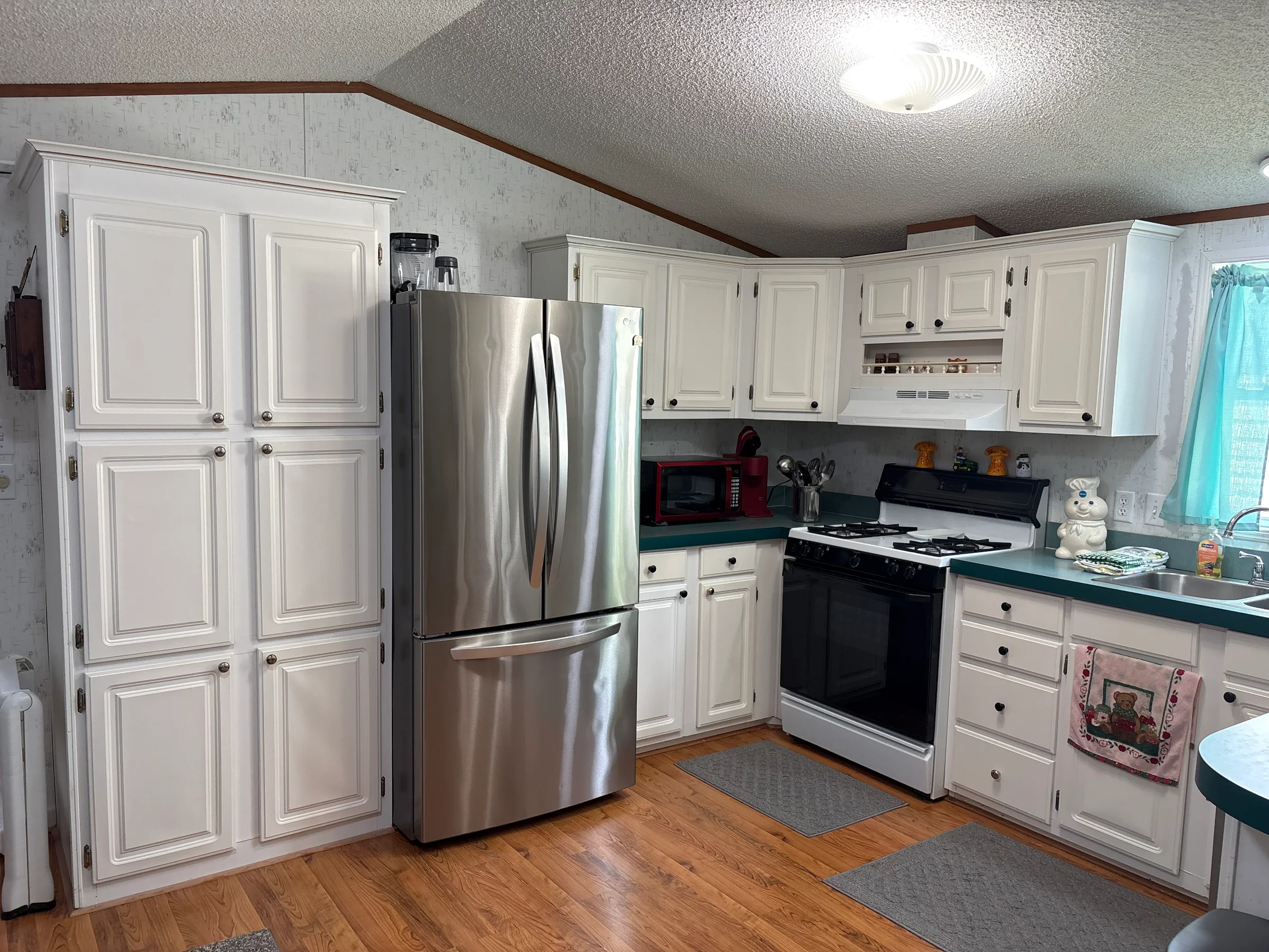 90 Bobolink Street manufactured home in Avon on the Lake Senior Community, Rochester Hills, MI — photo 11