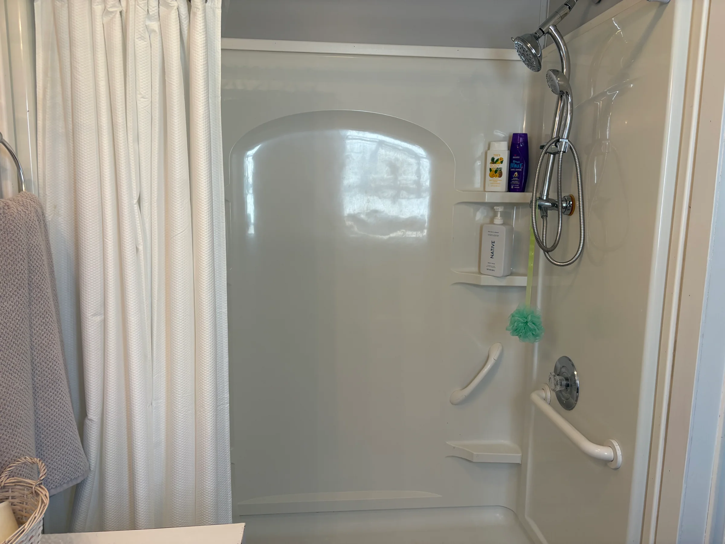 90 Bobolink Street manufactured home in Avon on the Lake Senior Community, Rochester Hills, MI — photo 16