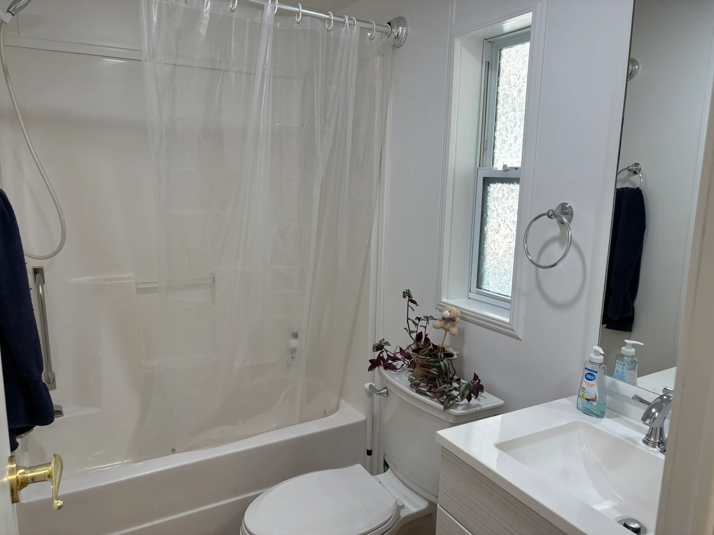 90 Bobolink Street manufactured home in Avon on the Lake Senior Community, Rochester Hills, MI — photo 18