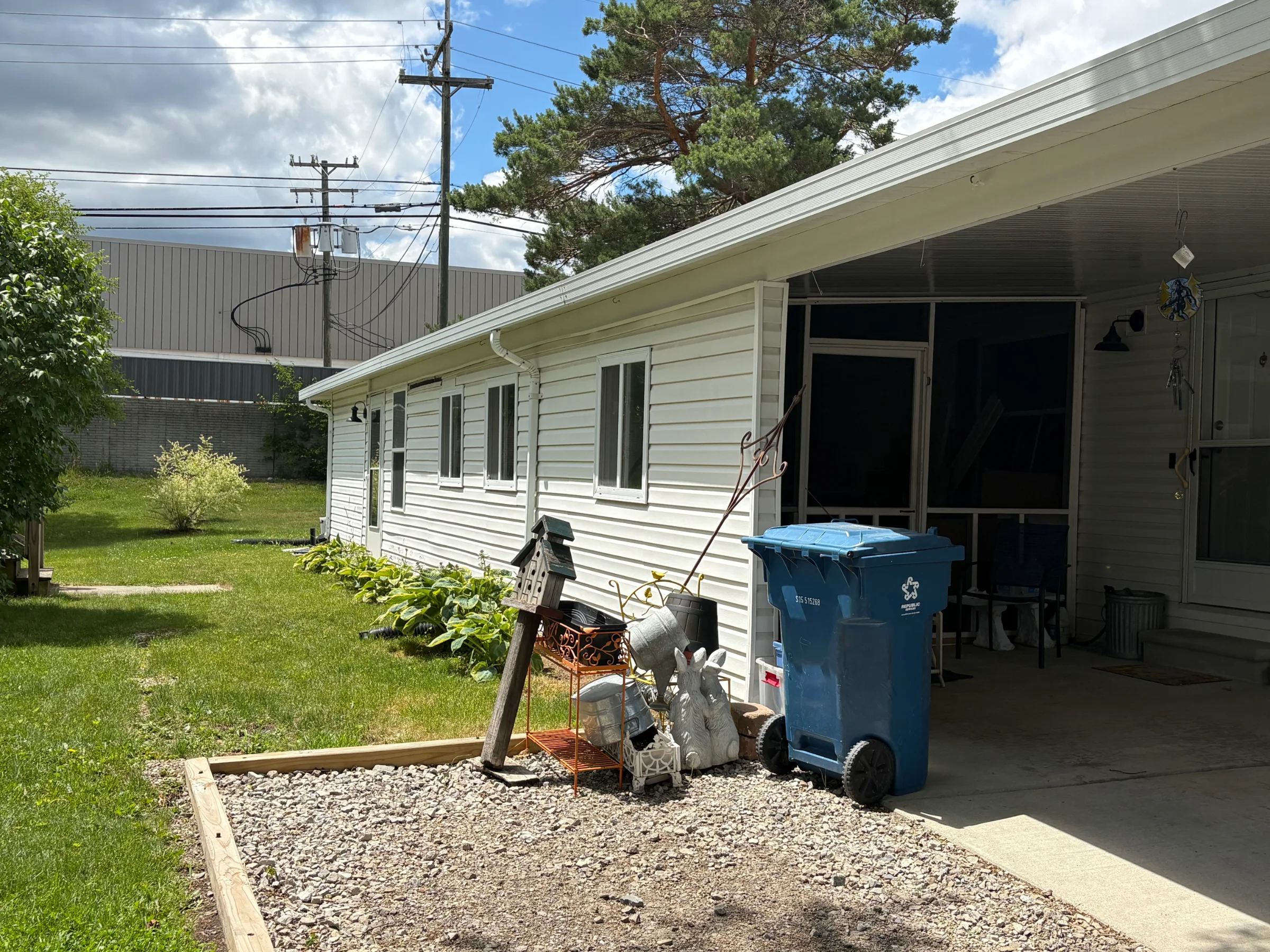 90 Bobolink Street manufactured home in Avon on the Lake Senior Community, Rochester Hills, MI — photo 3