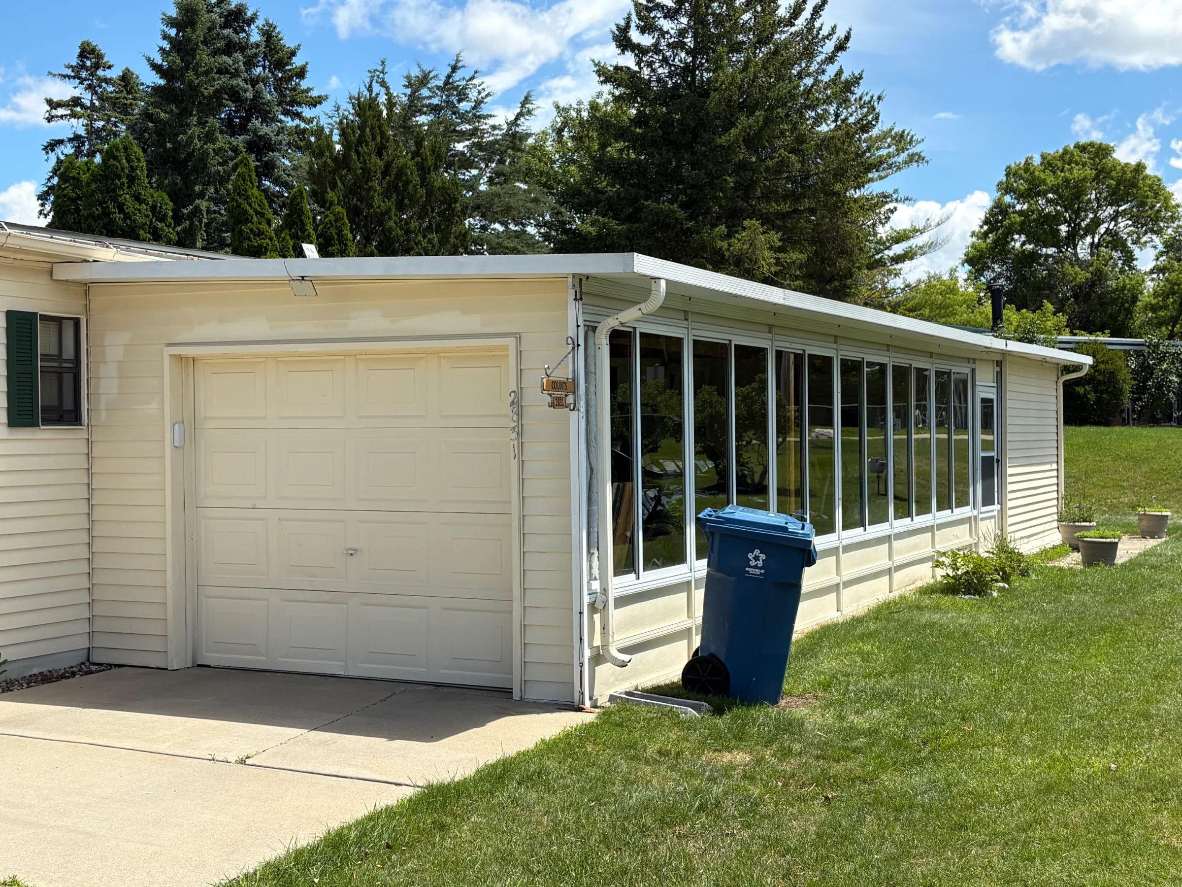 2831 Chickadee Street manufactured home in Avon on the Lake Senior Community, Rochester Hills, MI — photo 4