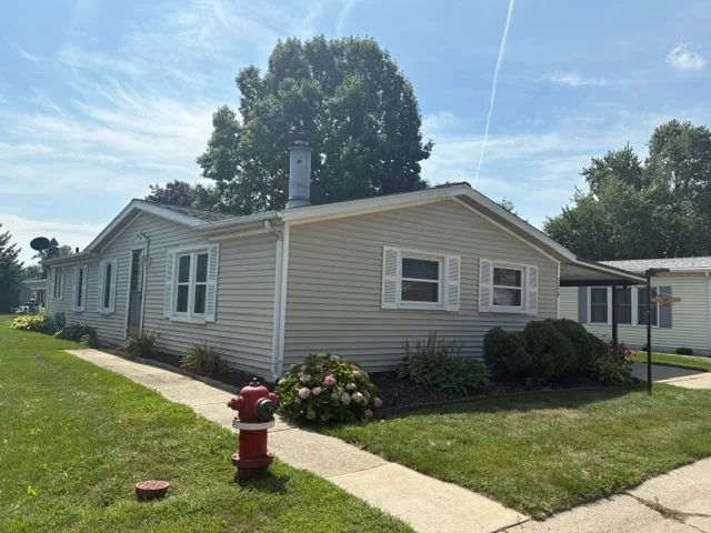 524 Mallard St manufactured home in Avon on the Lake Senior Community, Rochester Hills, MI — photo 1
