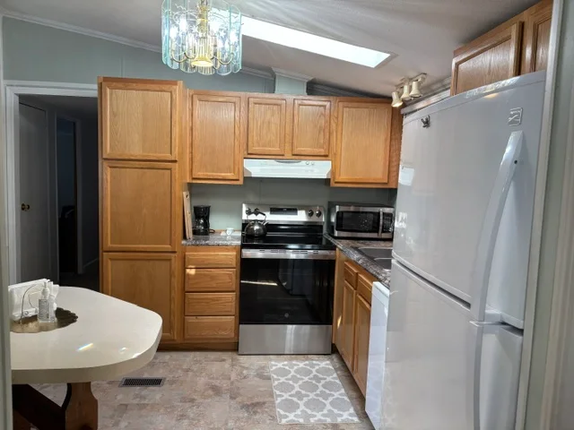 524 Mallard St manufactured home in Avon on the Lake Senior Community, Rochester Hills, MI — photo 13
