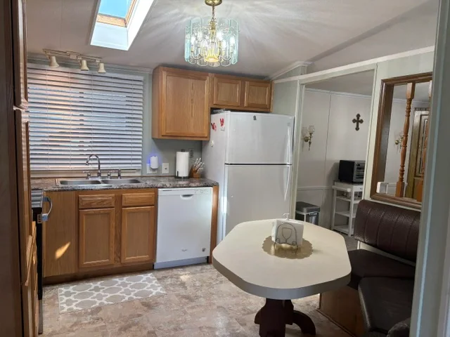 524 Mallard St manufactured home in Avon on the Lake Senior Community, Rochester Hills, MI — photo 15