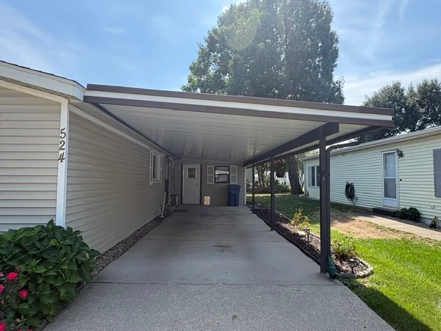 524 Mallard St manufactured home in Avon on the Lake Senior Community, Rochester Hills, MI — photo 6
