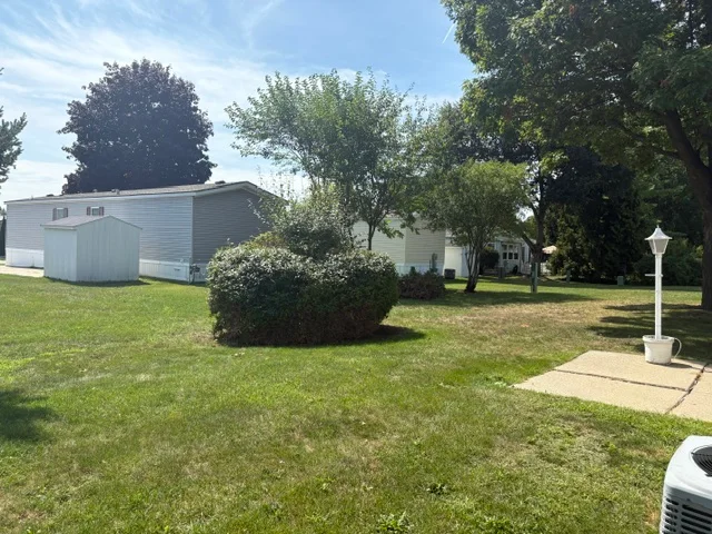 524 Mallard St manufactured home in Avon on the Lake Senior Community, Rochester Hills, MI — photo 7