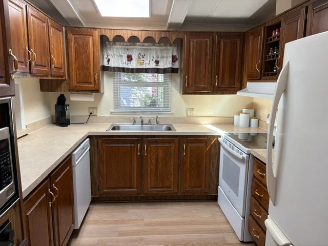2728 Chickadee St. manufactured home in Avon on the Lake Senior Community, Rochester Hills, MI — photo 8
