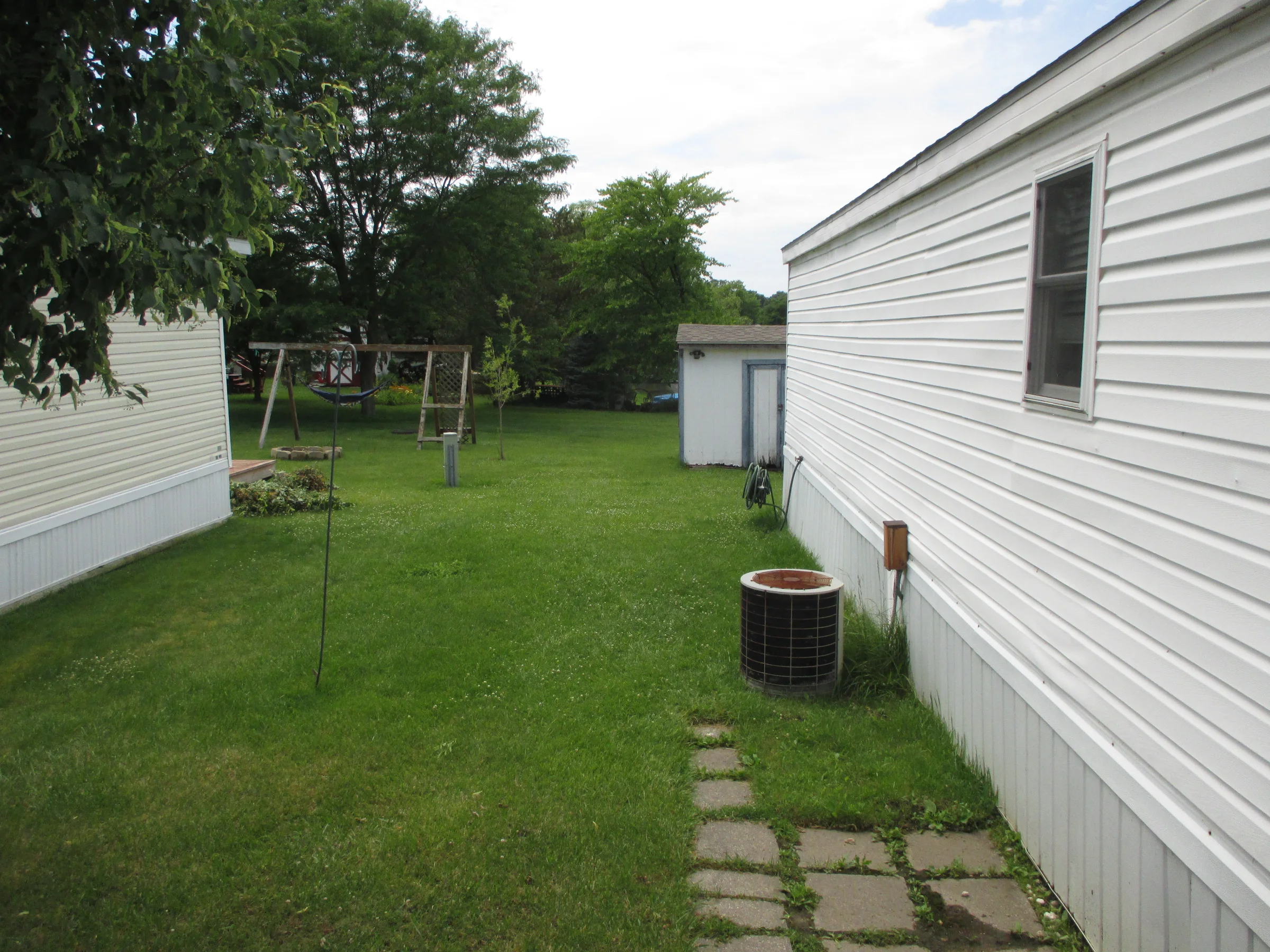 48573 Lakeview E manufactured home in Dequindre Estates, Shelby Township, MI — photo 4