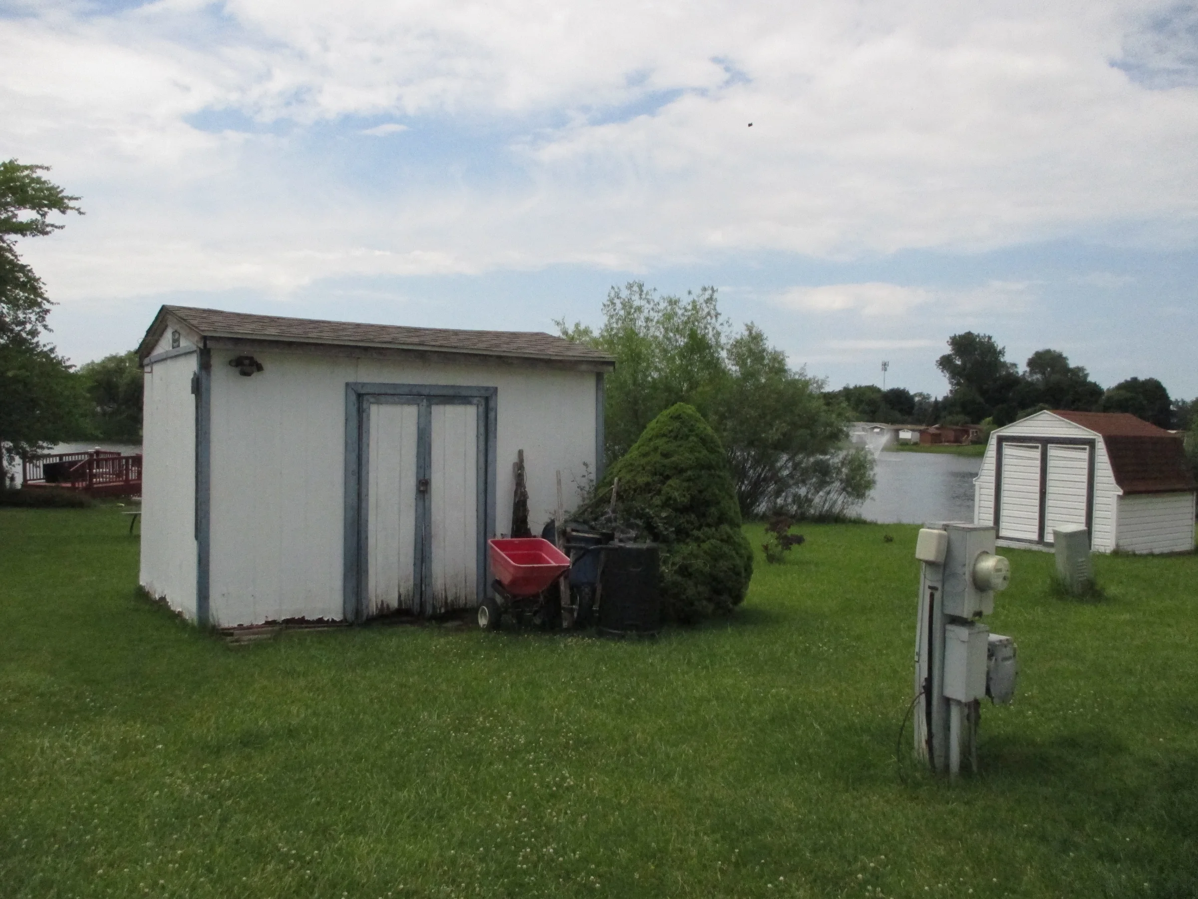 48573 Lakeview E manufactured home in Dequindre Estates, Shelby Township, MI — photo 5
