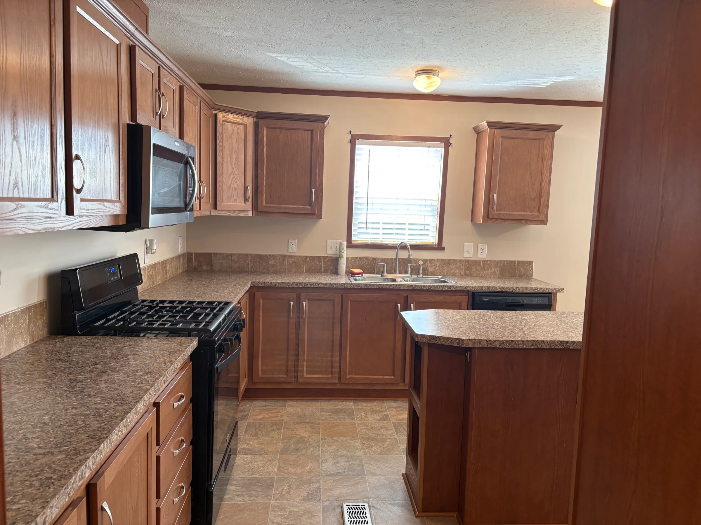 56 Bobolink Street manufactured home in Avon on the Lake Senior Community, Rochester Hills, MI — photo 10