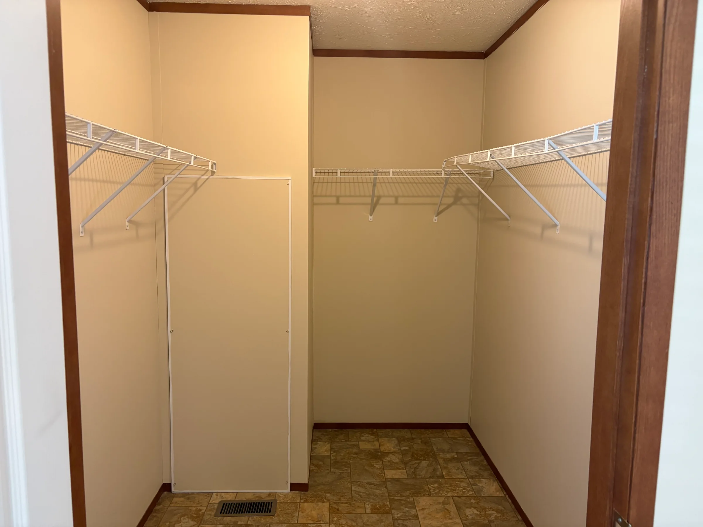 56 Bobolink Street manufactured home in Avon on the Lake Senior Community, Rochester Hills, MI — photo 14