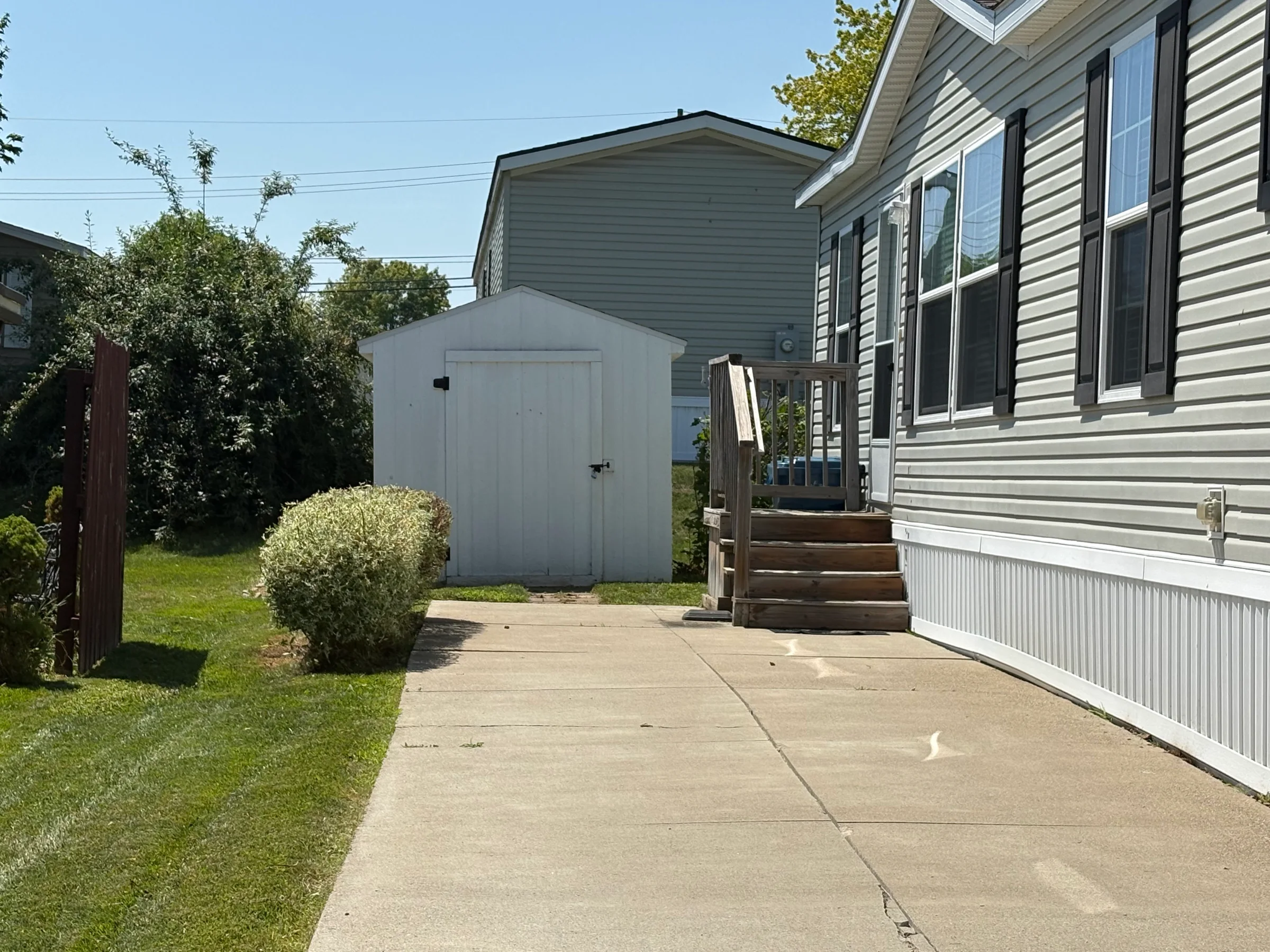 56 Bobolink Street manufactured home in Avon on the Lake Senior Community, Rochester Hills, MI — photo 3