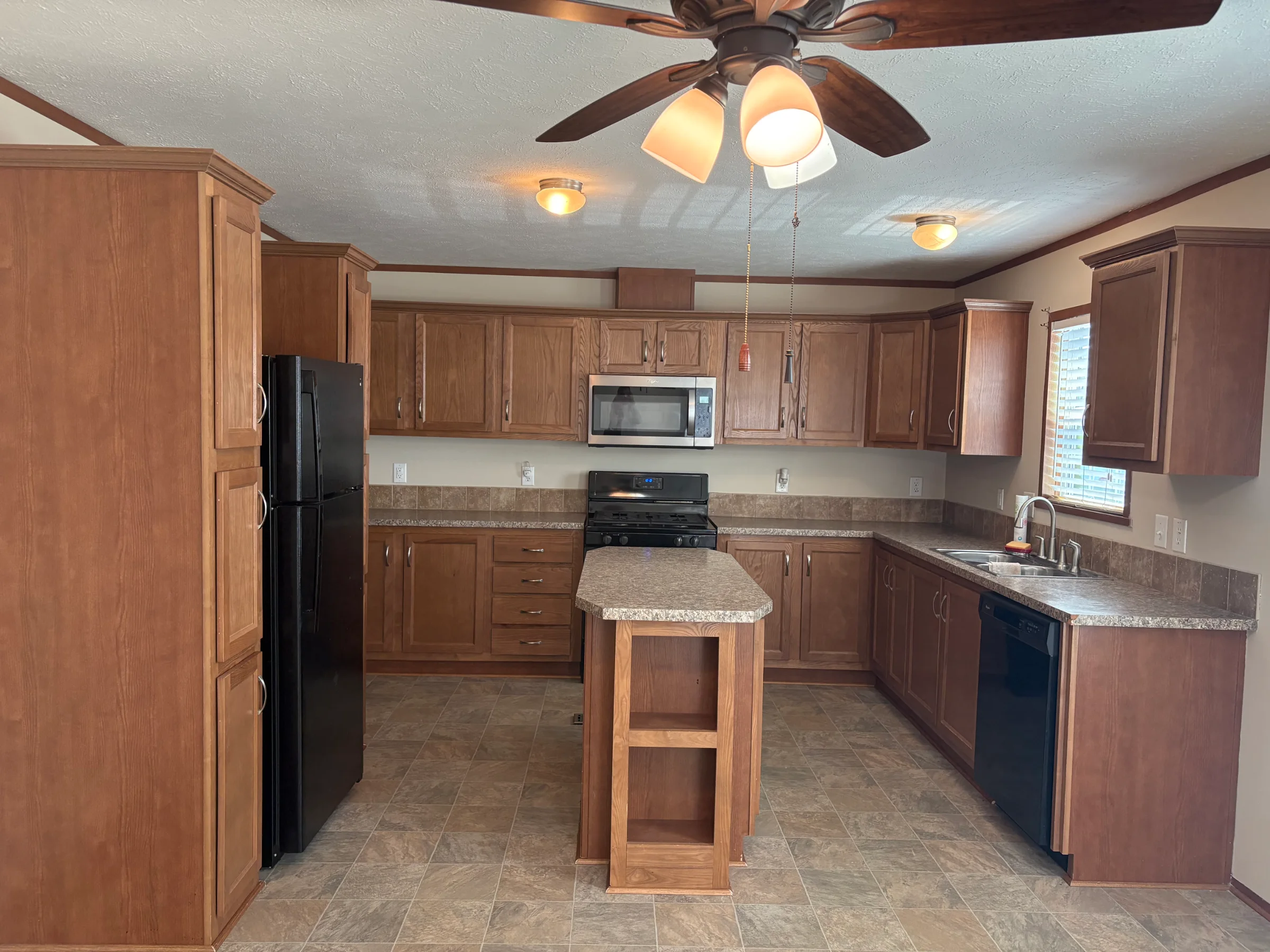 56 Bobolink Street manufactured home in Avon on the Lake Senior Community, Rochester Hills, MI — photo 7