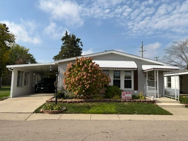 25 Quail St manufactured home for sale in Rochester Hills, MI