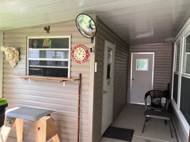 25 Quail St manufactured home in Avon on the Lake Senior Community, Rochester Hills, MI — photo 5
