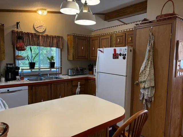 2910 Goldfinch St manufactured home in Avon on the Lake Senior Community, Rochester Hills, MI — photo 13