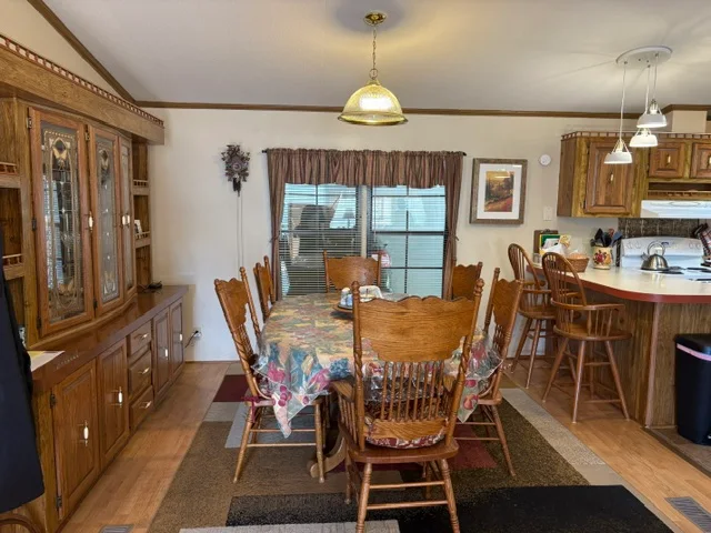 2910 Goldfinch St manufactured home in Avon on the Lake Senior Community, Rochester Hills, MI — photo 14