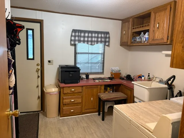 2910 Goldfinch St manufactured home in Avon on the Lake Senior Community, Rochester Hills, MI — photo 15