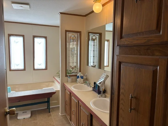 2910 Goldfinch St manufactured home in Avon on the Lake Senior Community, Rochester Hills, MI — photo 19