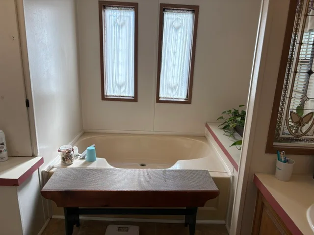 2910 Goldfinch St manufactured home in Avon on the Lake Senior Community, Rochester Hills, MI — photo 20