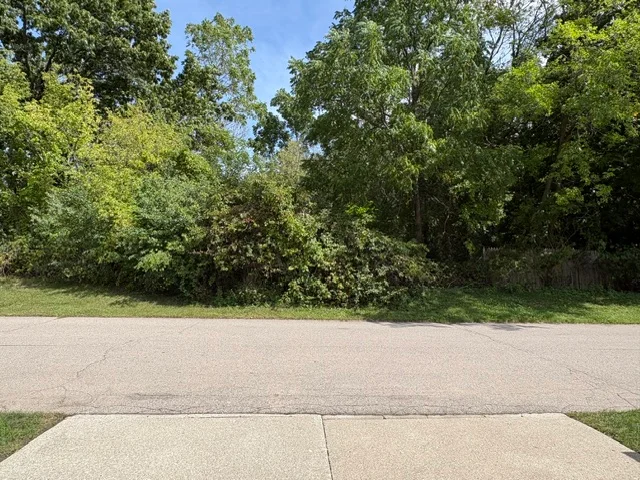 2910 Goldfinch St manufactured home in Avon on the Lake Senior Community, Rochester Hills, MI — photo 8
