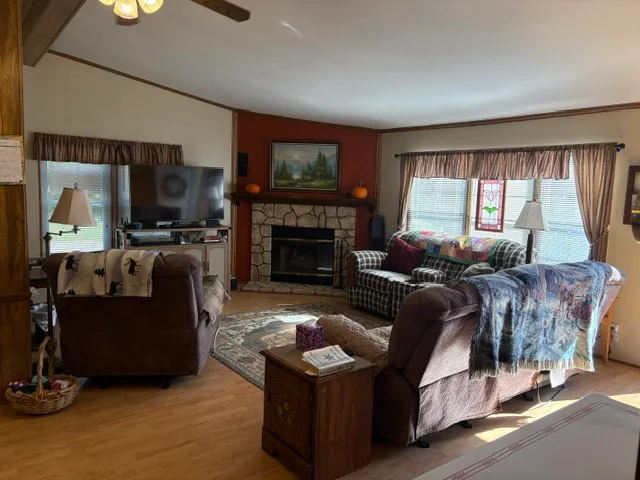 2910 Goldfinch St manufactured home in Avon on the Lake Senior Community, Rochester Hills, MI — photo 9
