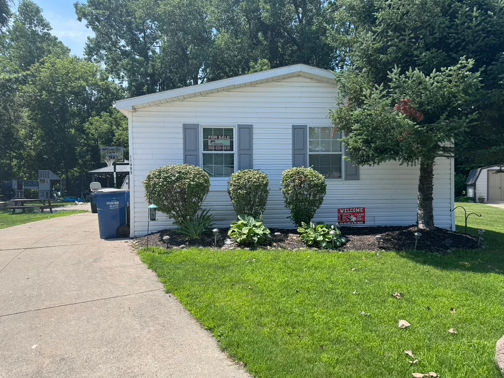 11489 Richmond manufactured home in East Village Estates, Washington Twp, MI — photo 1